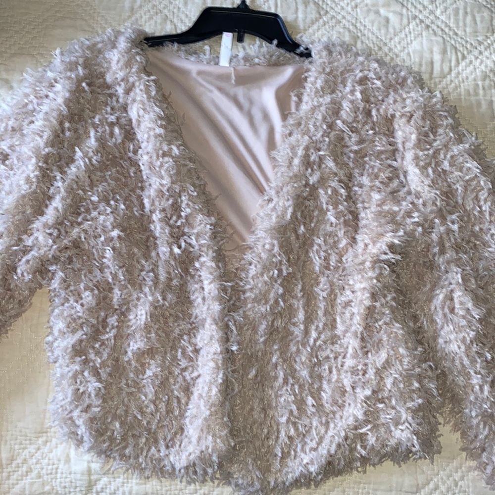 Silver color feather material crop cardigan